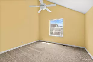 1404 Laurel Oaks Dr, Streamwood, IL 60107 - Photo 11