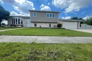 793 Six Pines Dr, Romeoville, IL 60446 - Photo 3
