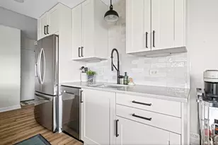 1460 N Sandburg Terrace, Chicago, IL 60610 - Photo 5