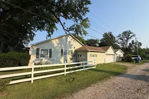 810 E 7th St, Centralia, IL 62801 - Photo 7