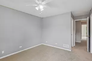 621 Woodhaven Dr, Mundelein, IL 60060 - Photo 25
