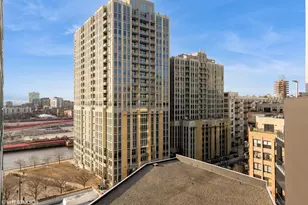 510 W Erie St, Chicago, IL 60654 - Photo 17