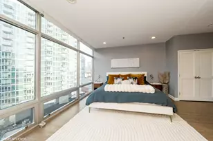 510 W Erie St, Chicago, IL 60654 - Photo 9