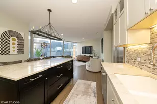 510 W Erie St, Chicago, IL 60654 - Photo 5