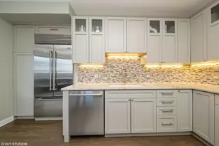 510 W Erie St, Chicago, IL 60654 - Photo 7
