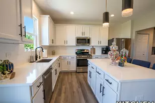 1022 Pauline Pl, Plano, IL 60545 - Photo 5