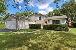 385 Northgate Rd, Lindenhurst, IL 60046 - Photo 1