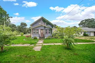 902 Berylan St, Belvidere, IL 61008 - Photo 1