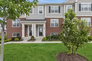 208 Timberleaf Cir, Roselle, IL 60172 - Photo 1