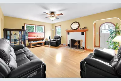 517 E Grand Lake Boulevard, West Chicago, IL 60185 - Photo 5