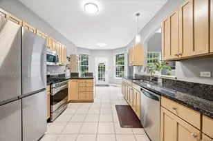 2446 Abbey Dr, Darien, IL 60561 - Photo 7