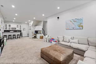 3921 N Greenview Ave, Chicago, IL 60613 - Photo 29