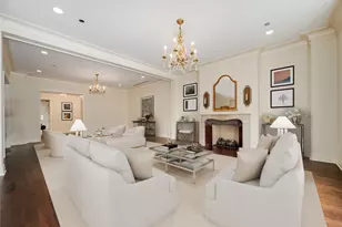 159 E Walton Pl, Chicago, IL 60611 - Photo 7