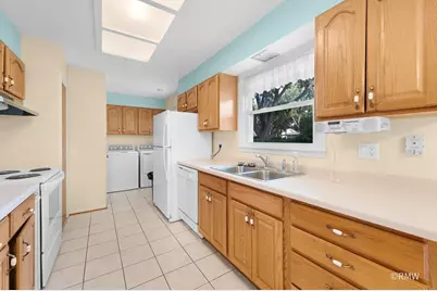 231 Clearmont Drive, Elk Grove Village, IL 60007 - Photo 9