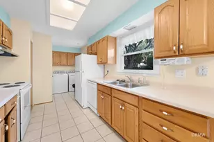 231 Clearmont Dr, Elk Grove Village, IL 60007 - Photo 9