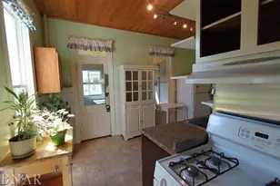 910 Summit St, Bloomington, IL 61701 - Photo 5