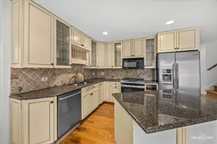 1333 Briarwood Dr, Naperville, IL 60540 - Photo 7