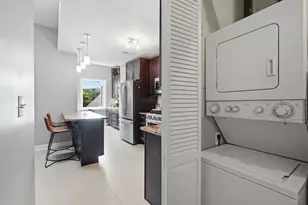 833 W Buckingham Pl, Chicago, IL 60657 - Photo 11