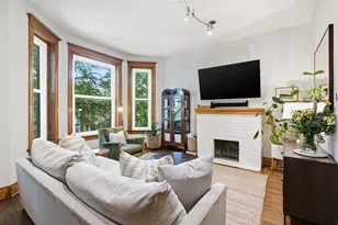 833 W Buckingham Pl, Chicago, IL 60657 - Photo 3