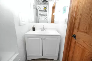 9332 Landings Ln, Des Plaines, IL 60016 - Photo 17