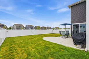 116 Fieldcrest Ave, Hampshire, IL 60140 - Photo 33