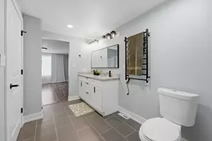 1996 Holbrook Ln, Hoffman Estates, IL 60194 - Photo 17