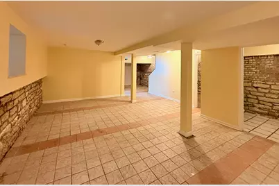 1527 E 66th Place, Chicago, IL 60637 - Photo 23