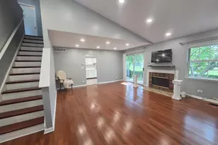 1839 Prentiss Dr, Downers Grove, IL 60516 - Photo 5