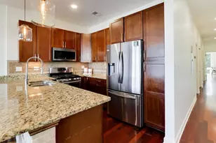 1927 W Irving Park Rd, Chicago, IL 60613 - Photo 9