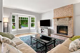 292 Mayflower Ct, Gurnee, IL 60031 - Photo 3