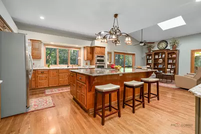 5520 Hilltop Lane, Libertyville, IL 60048 - Photo 17