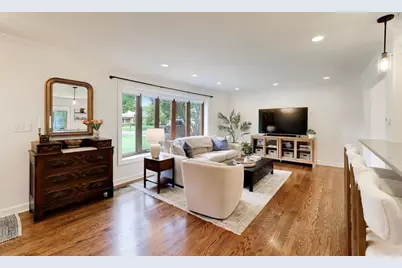 2147 Green Valley Road, Darien, IL 60561 - Photo 3