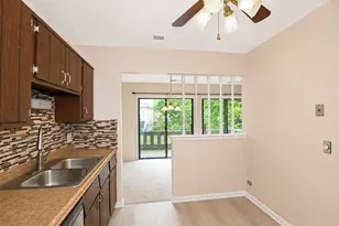 275 Kings Mill Ct, Schaumburg, IL 60193 - Photo 9