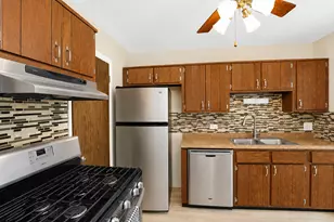 275 Kings Mill Ct, Schaumburg, IL 60193 - Photo 7