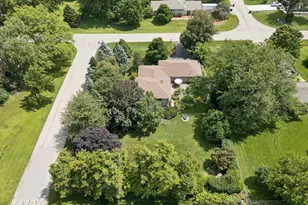 11S634 McGrath Ln, Naperville, IL 60564 - Photo 35