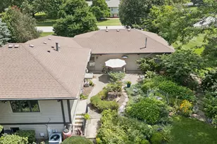11S634 McGrath Ln, Naperville, IL 60564 - Photo 25