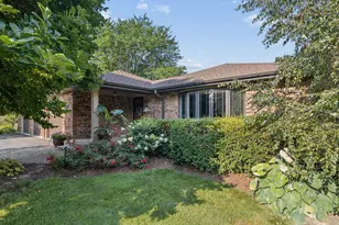 11S634 McGrath Ln, Naperville, IL 60564 - Photo 1