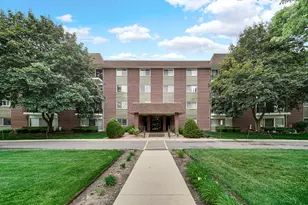 1030 S Fernandez Ave S, Arlington Heights, IL 60005 - Photo 1