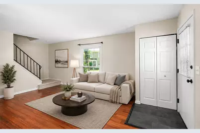 1681 Ashburn Court #D, Wheaton, IL 60189 - Photo 3