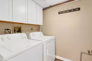 1616 Wildwood Ln, Darien, IL 60561 - Photo 17