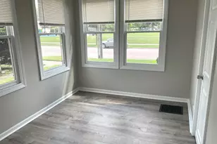 451 W New York St, Aurora, IL 60506 - Photo 7