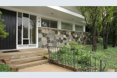 101 Eastern Avenue #7, Clarendon Hills, IL 60514 - Photo 1