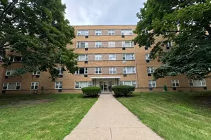 2025 W Granville Ave, Chicago, IL 60659 - Photo 1