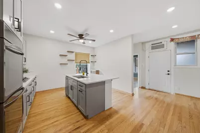 2640 W Logan Boulevard #102, Chicago, IL 60647 - Photo 9