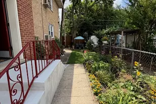 1995 Howard St, Des Plaines, IL 60018 - Photo 17