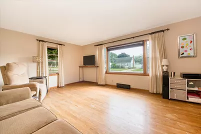 309 E Sunset Place, Dekalb, IL 60115 - Photo 7