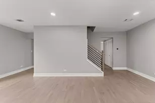 627 Shaw Ct, Schaumburg, IL 60194 - Photo 9