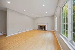 722 Aster Dr, Gurnee, IL 60031 - Photo 11