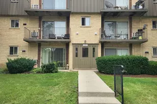 575 Fairway View Dr, Wheeling, IL 60090 - Photo 1