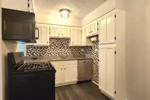 575 Fairway View Dr, Wheeling, IL 60090 - Photo 5